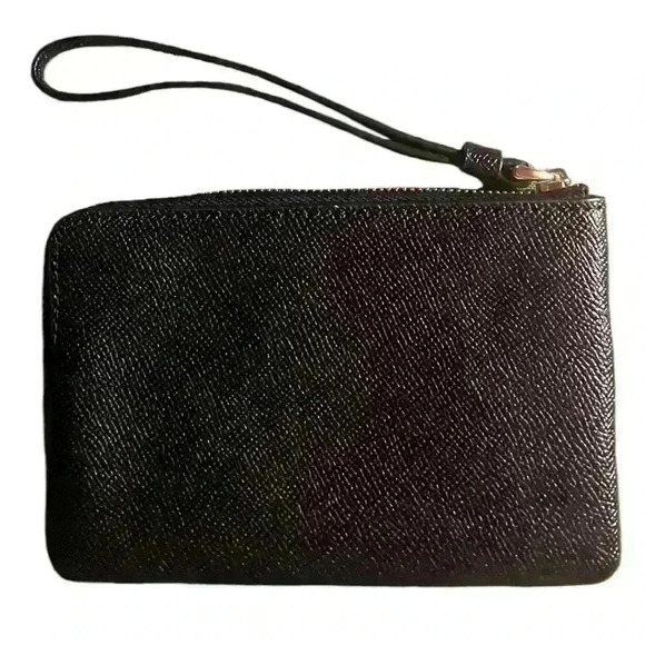 Coach Corner Zip Wristlet.  Black.  New With No Tags - Picture 2 of 3